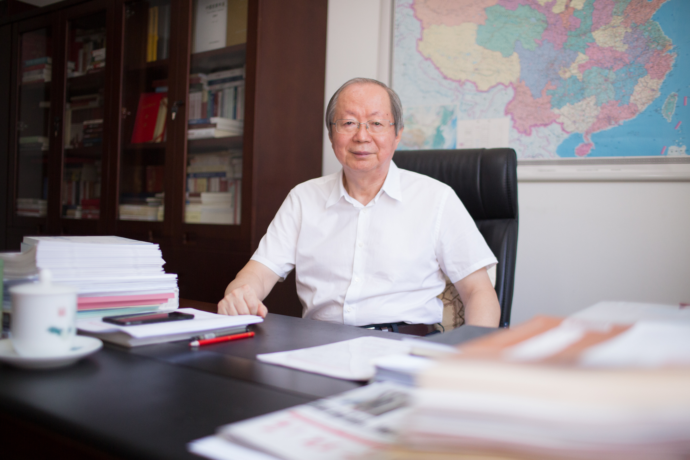 中國經(jīng)濟(jì)體制改革研究會會長、十二屆全國人大財(cái)經(jīng)委副主任委員、國家發(fā)展改革委原副主任彭森&nbsp; &nbsp;澎湃新聞?dòng)浾?權(quán)義 圖